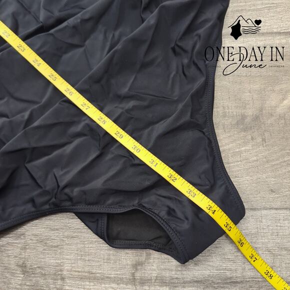 Yonique Plus Size Twist Front One Piece Swimsuit Size 28W - Picture 6 of 7